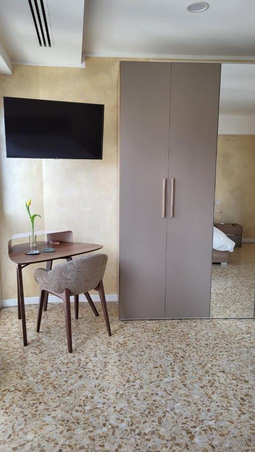 T-Rooms Басано дел Грапа Екстериор снимка